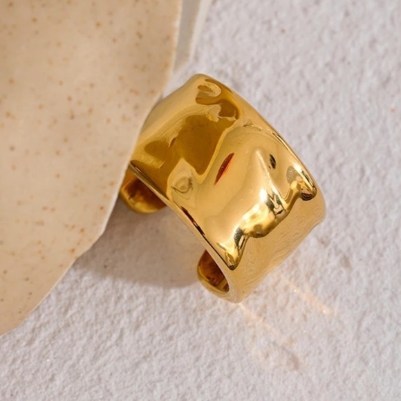 New Gold Hammered Wide Band Ring - Picture 2 of 13